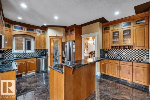 816 Wildwood Crescent, Edmonton, AB - Indoor Photo Showing Kitchen