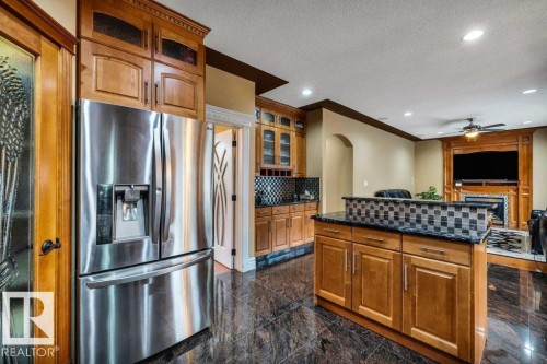 816 Wildwood Crescent, Edmonton, AB - Indoor Photo Showing Kitchen