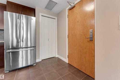 807 10055 118 Street, Edmonton, AB - Indoor