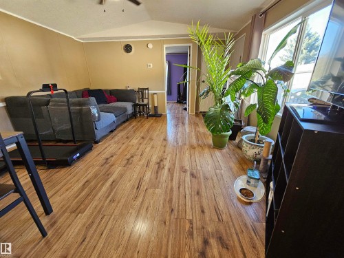 84 305 Calahoo Road, Spruce Grove, AB - Indoor