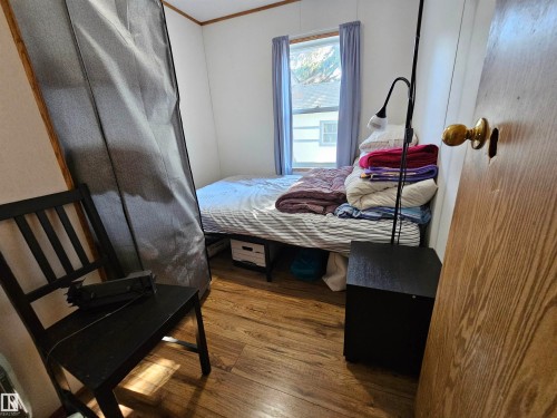 84 305 Calahoo Road, Spruce Grove, AB - Indoor Photo Showing Bedroom