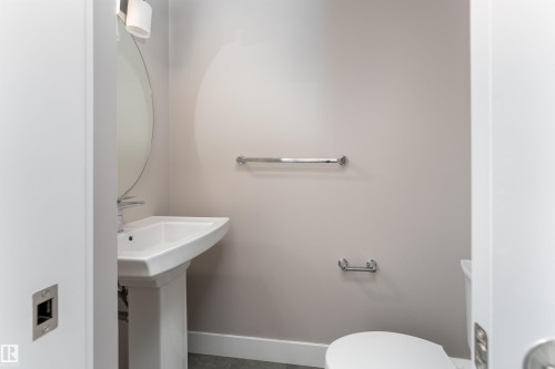 388 Allard Boulevard, Edmonton, AB - Indoor Photo Showing Bathroom