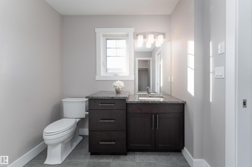 388 Allard Boulevard, Edmonton, AB - Indoor Photo Showing Bathroom