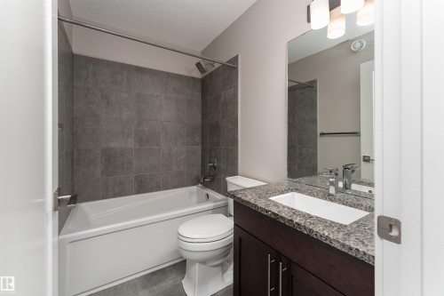 388 Allard Boulevard, Edmonton, AB - Indoor Photo Showing Bathroom