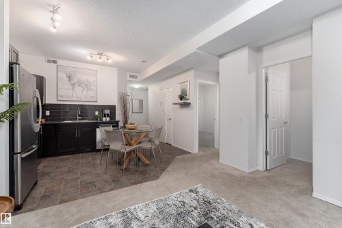 22 6520 2 Avenue, Edmonton, AB - Indoor