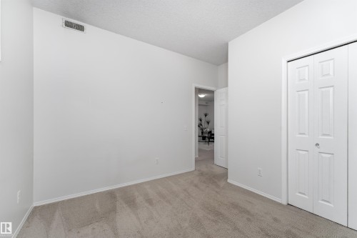 22 6520 2 Avenue, Edmonton, AB - Indoor Photo Showing Other Room