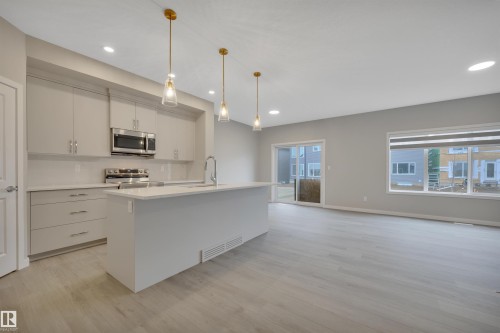 9100 Elves Loop, Edmonton, AB - Indoor Photo Showing Kitchen With Upgraded Kitchen