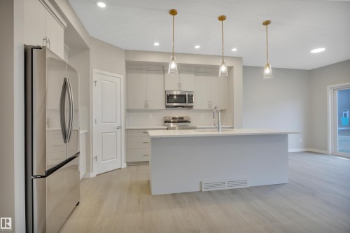 9100 Elves Loop, Edmonton, AB - Indoor Photo Showing Kitchen With Upgraded Kitchen