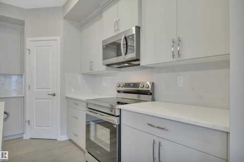 9100 Elves Loop, Edmonton, AB - Indoor Photo Showing Kitchen