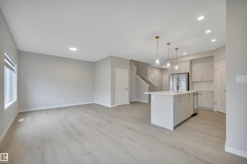 9100 Elves Loop, Edmonton, AB - Indoor Photo Showing Kitchen With Upgraded Kitchen