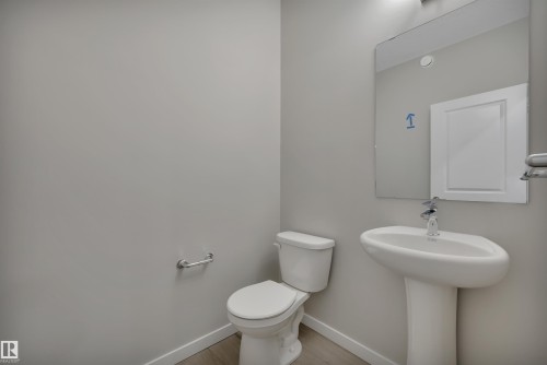 9100 Elves Loop, Edmonton, AB - Indoor Photo Showing Bathroom