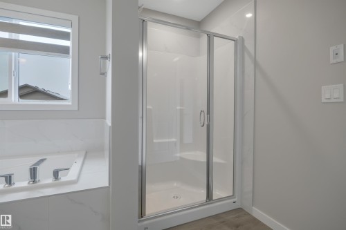 9100 Elves Loop, Edmonton, AB - Indoor Photo Showing Bathroom