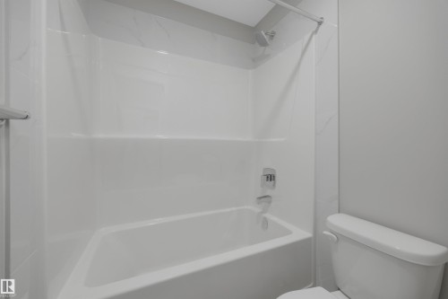 9100 Elves Loop, Edmonton, AB - Indoor Photo Showing Bathroom