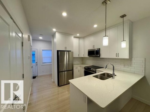 3843 Chrustawka Place, Edmonton, AB - Indoor Photo Showing Kitchen With Double Sink With Upgraded Kitchen