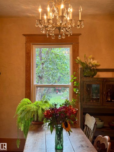 7024 105A Street, Edmonton, AB - Indoor Photo Showing Dining Room