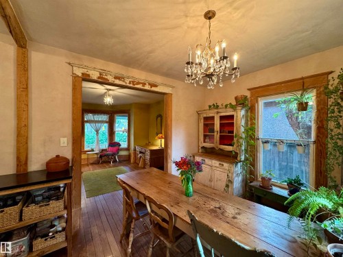 7024 105A Street, Edmonton, AB - Indoor Photo Showing Dining Room