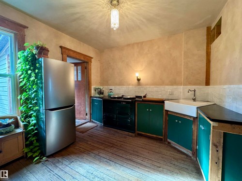 7024 105A Street, Edmonton, AB - Indoor