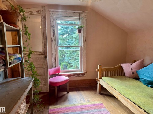 7024 105A Street, Edmonton, AB - Indoor Photo Showing Bedroom