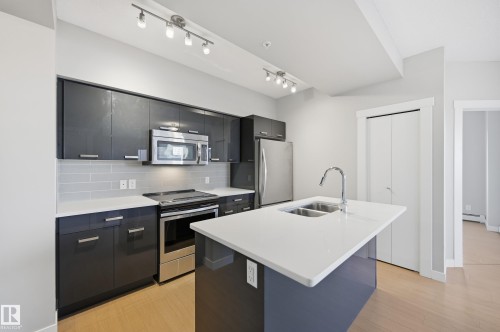 606 10410 102 Avenue, Edmonton, AB - Indoor Photo Showing Kitchen With Stainless Steel Kitchen With Double Sink With Upgraded Kitchen