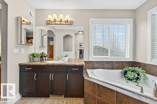 68 Ravine Drive, Devon, AB - Indoor Photo Showing Bathroom
