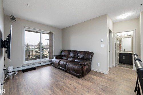 214 1004 Rosenthal Boulevard, Edmonton, AB - Indoor Photo Showing Living Room