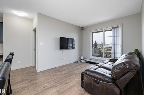 214 1004 Rosenthal Boulevard, Edmonton, AB - Indoor Photo Showing Living Room