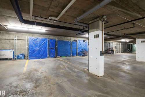 214 1004 Rosenthal Boulevard, Edmonton, AB - Indoor Photo Showing Garage