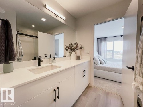 7526 Klapstein Link Link, Edmonton, AB - Indoor Photo Showing Bathroom