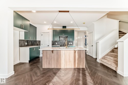 33 Chartres Close, St. Albert, AB - Indoor Photo Showing Kitchen