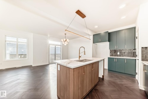 33 Chartres Close, St. Albert, AB - Indoor Photo Showing Kitchen