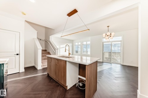 33 Chartres Close, St. Albert, AB - Indoor Photo Showing Kitchen