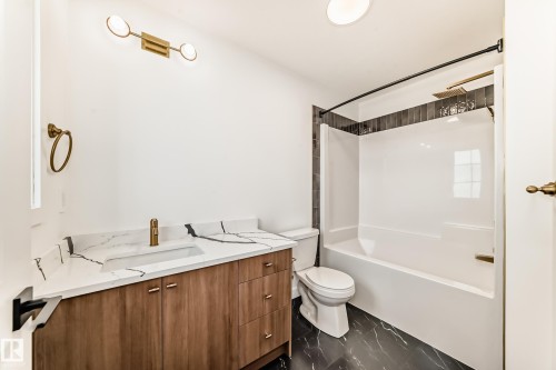 33 Chartres Close, St. Albert, AB - Indoor Photo Showing Bathroom