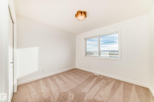 33 Chartres Close, St. Albert, AB - Indoor Photo Showing Other Room