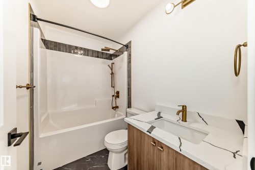33 Chartres Close, St. Albert, AB - Indoor Photo Showing Bathroom