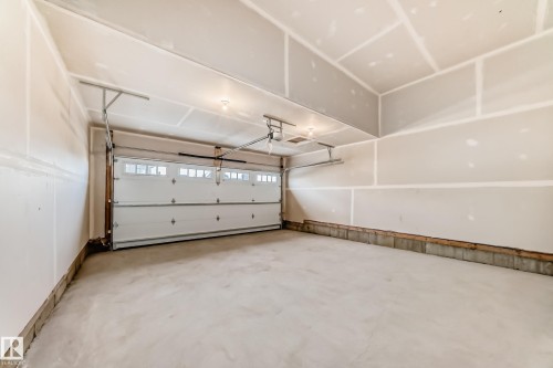 33 Chartres Close, St. Albert, AB - Indoor Photo Showing Garage