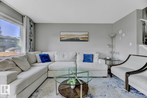 618 40 Street, Edmonton, AB - Indoor Photo Showing Living Room