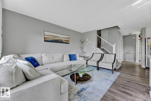 618 40 Street, Edmonton, AB - Indoor Photo Showing Living Room