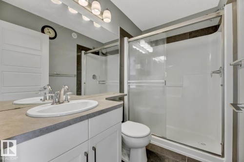 618 40 Street, Edmonton, AB - Indoor Photo Showing Bathroom