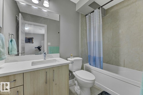 618 40 Street, Edmonton, AB - Indoor Photo Showing Bathroom
