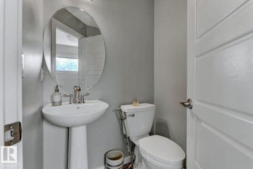 618 40 Street, Edmonton, AB - Indoor Photo Showing Bathroom