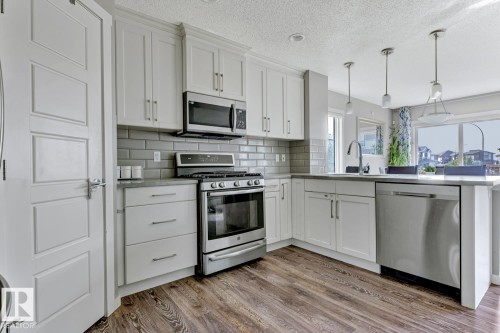 618 40 Street, Edmonton, AB - Indoor Photo Showing Kitchen With Stainless Steel Kitchen With Upgraded Kitchen