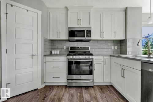 618 40 Street, Edmonton, AB - Indoor Photo Showing Kitchen