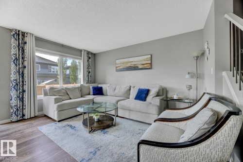 618 40 Street, Edmonton, AB - Indoor Photo Showing Living Room