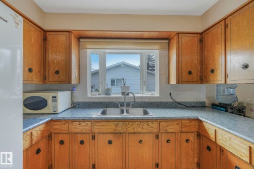 5107 56 Avenue, Leduc, AB - Indoor Photo Showing Kitchen With Double Sink