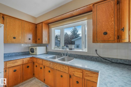 5107 56 Avenue, Leduc, AB - Indoor Photo Showing Kitchen With Double Sink