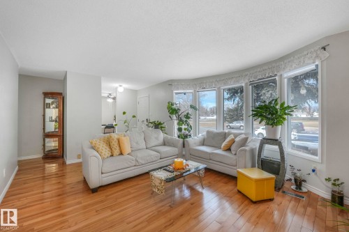 5107 56 Avenue, Leduc, AB - Indoor Photo Showing Living Room