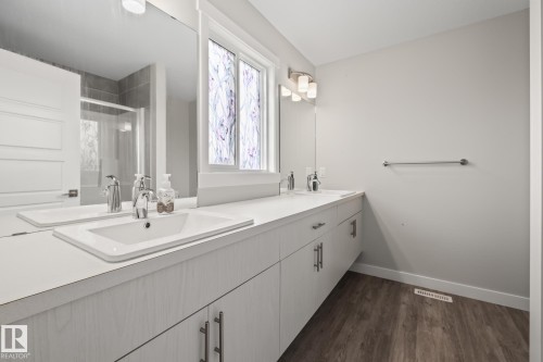 2024 160 Street, Edmonton, AB - Indoor Photo Showing Bathroom