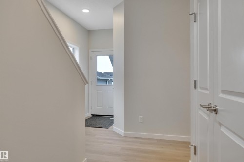 827 Rowan Close, Edmonton, AB - Indoor Photo Showing Other Room