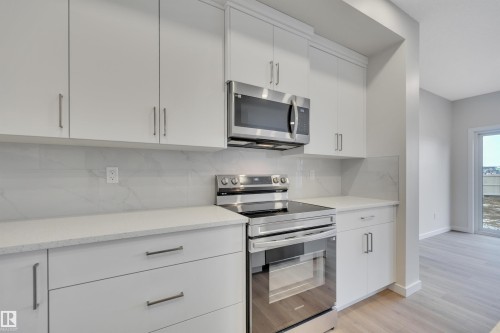 827 Rowan Close, Edmonton, AB - Indoor Photo Showing Kitchen