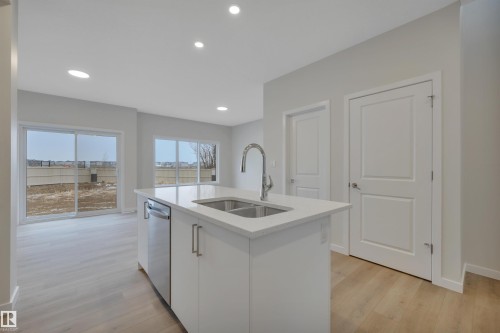 827 Rowan Close, Edmonton, AB - Indoor Photo Showing Kitchen With Double Sink